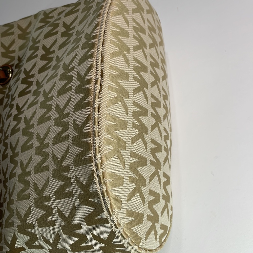 Michael Kors Jet Set Travel Monogram Tote ACC359 - Picture 9 of 9